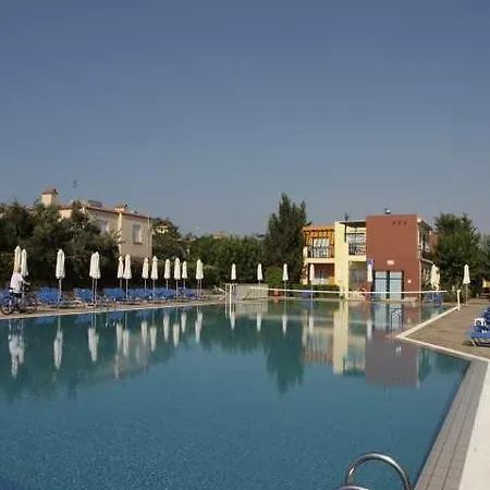 アパートホテル Panas Village 4*