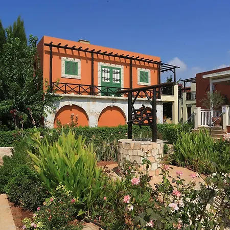 Apartmanhotel Panas Village Ajía Nápa