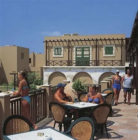 アパートホテル Panas Village 4*