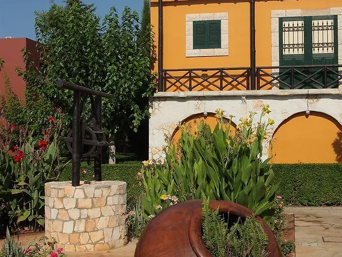 Panas Village アパートホテル 4*