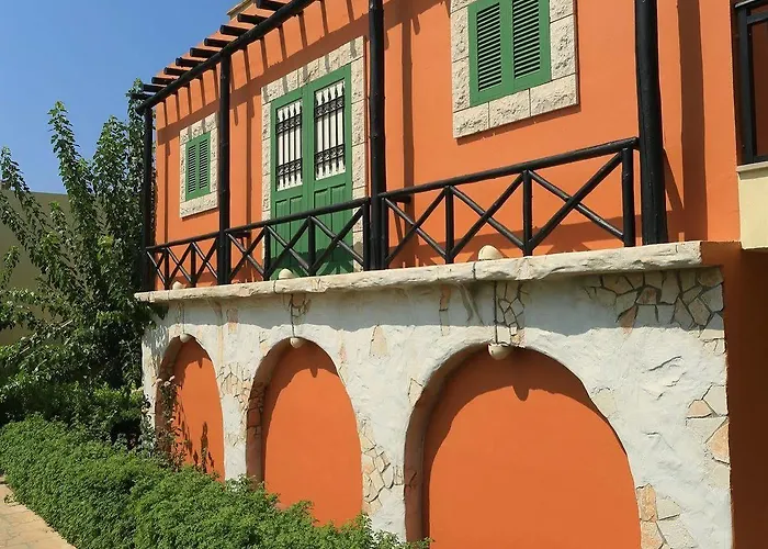 Panas Village アパートホテル 4*