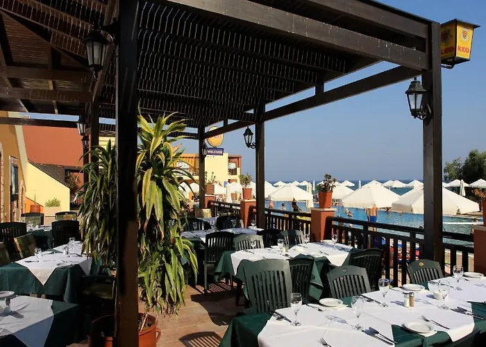 アパートホテル Panas Village 4*