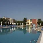 Ξενοδοχείο με διαμερίσματα Panas Village 4*