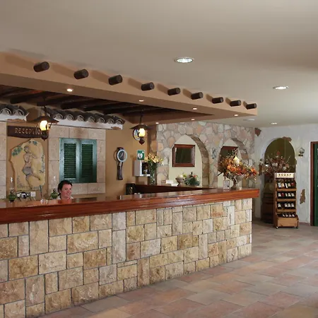 מלון דירות Panas Village 4*