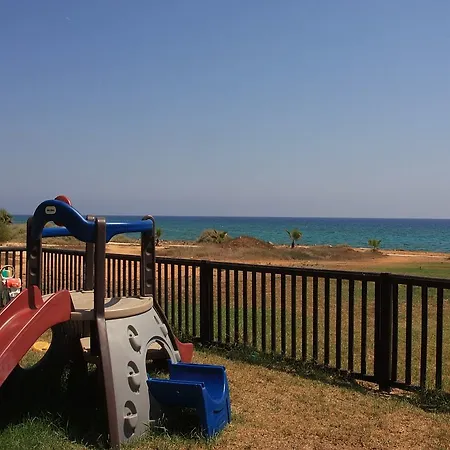 מלון דירות Panas Village 4*