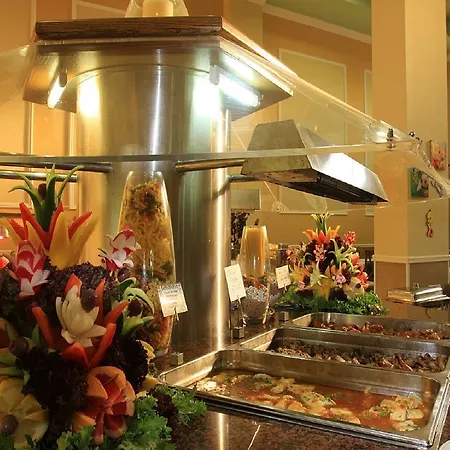 Panas Village מלון דירות 4*