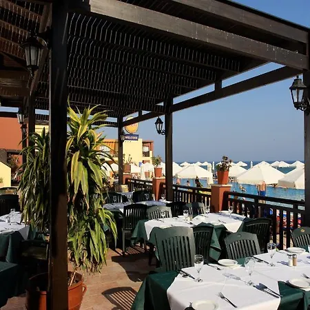 מלון דירות Panas Village 4*